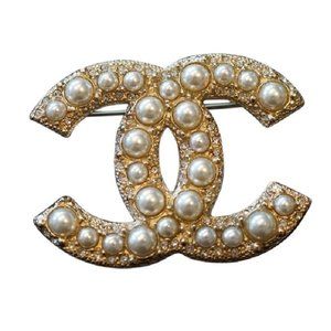 NEW Chanel CC Brooch with faux pearls